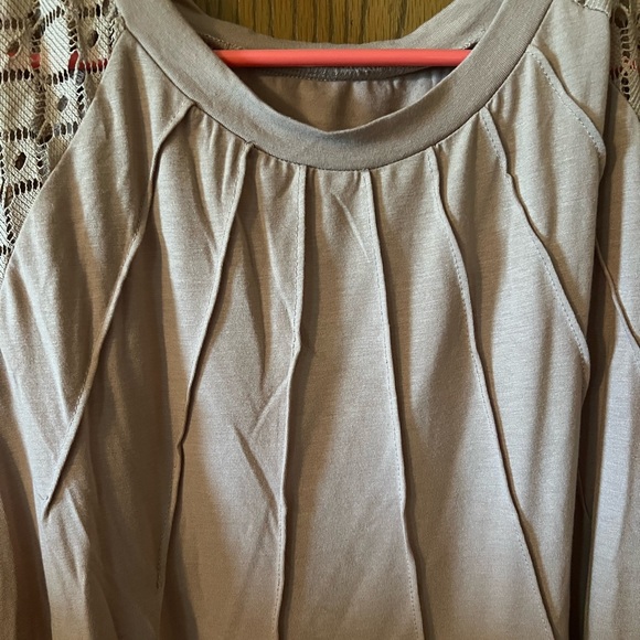 SHEIN Curve 4x women’s lace sleeve top - Picture 3 of 5